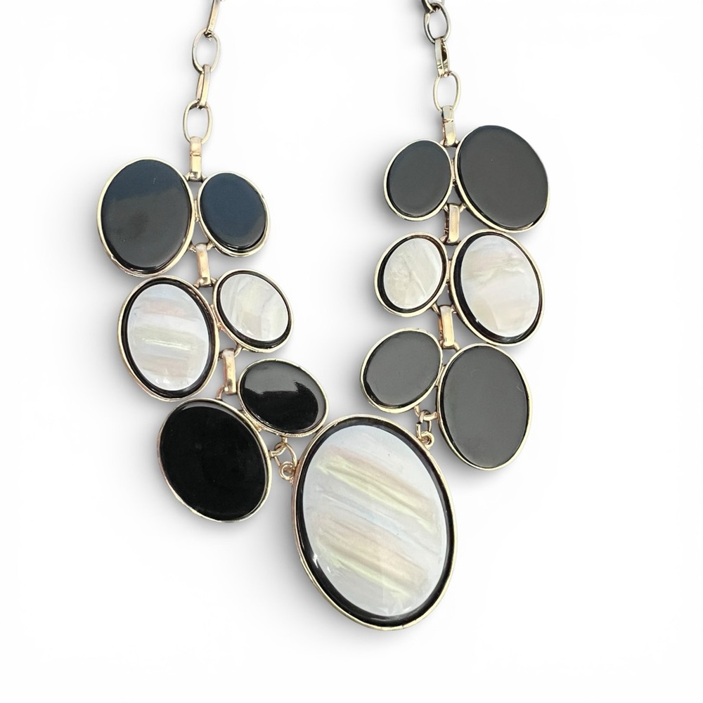 Elegant Black and Silver Women's Necklace - Picture 2 of 3